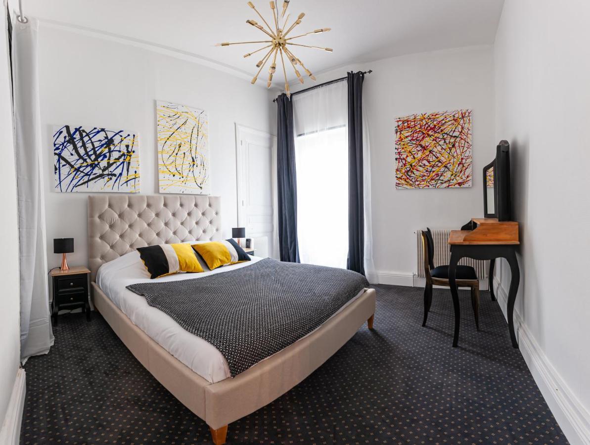 Chateau Des Ayes - Chambres & Suites Saint-Étienne-de-Saint-Geoirs Eksteriør billede