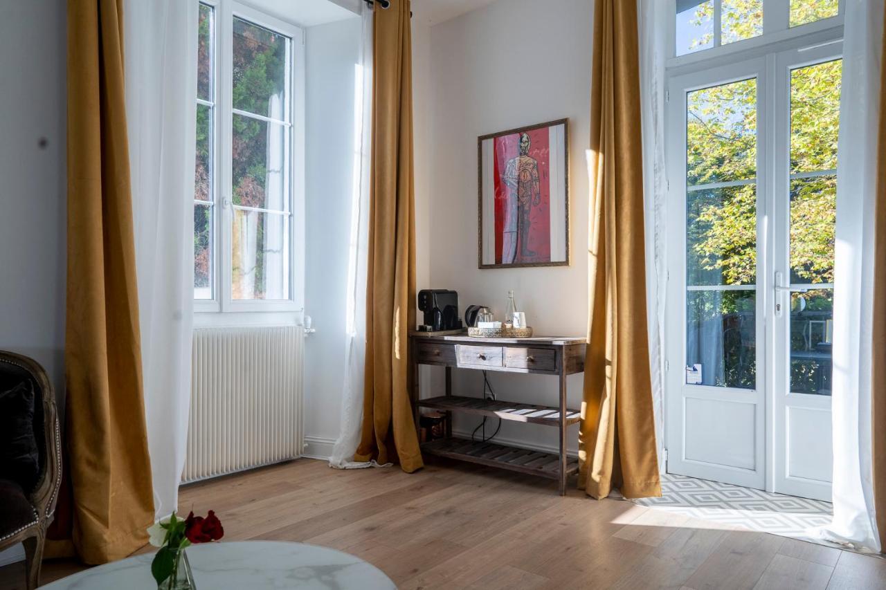 Chateau Des Ayes - Chambres & Suites Saint-Étienne-de-Saint-Geoirs Eksteriør billede
